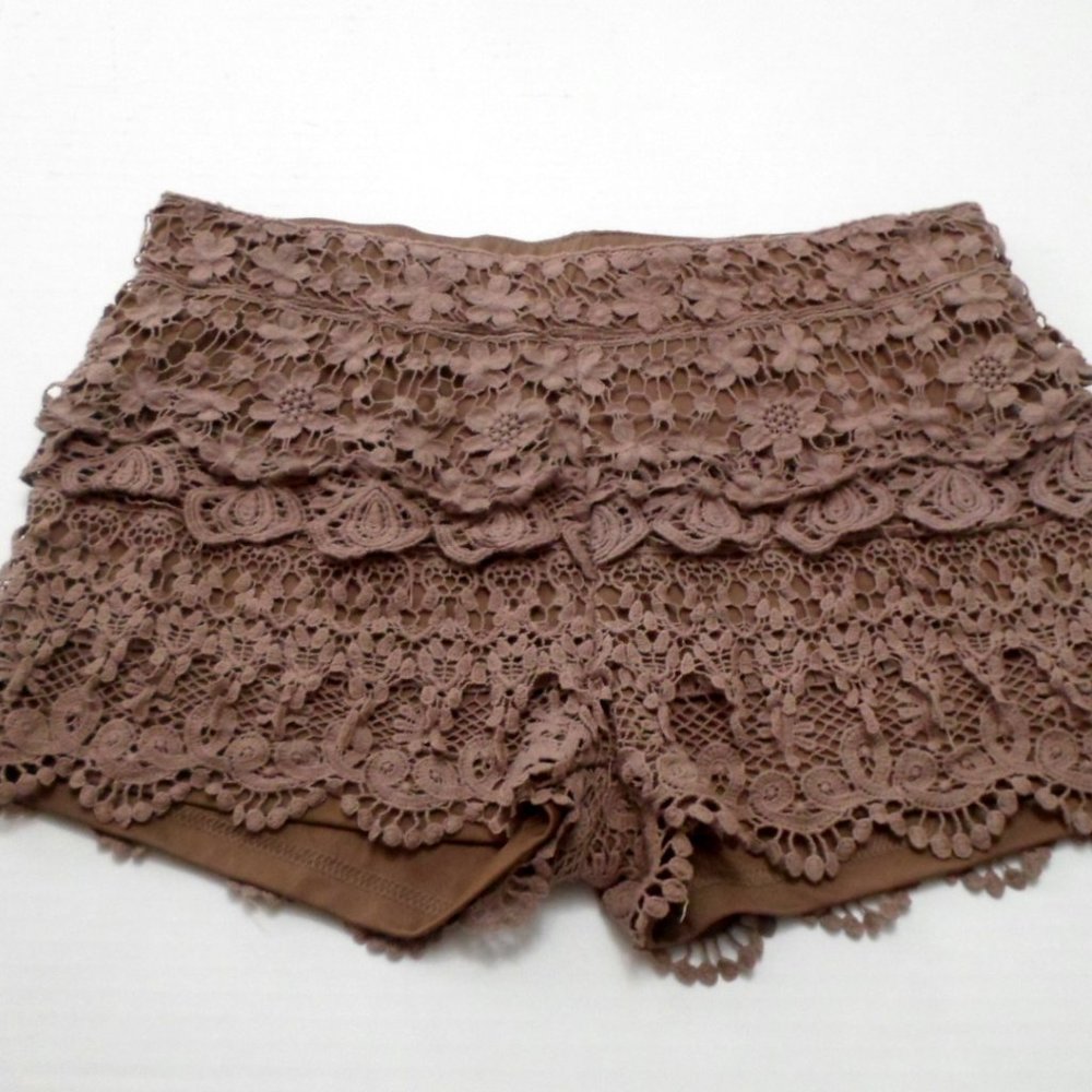 Whispers Lace Crochet Scalloped Pull On Shorts